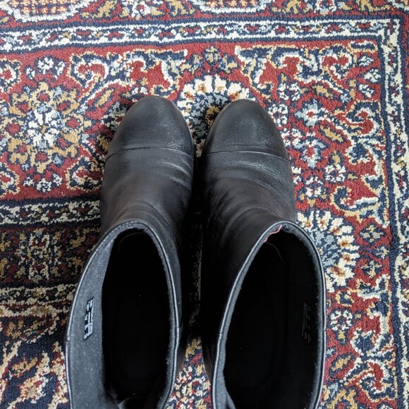 Clarks Boots Women's 10 Black Leather Zip Cap Toe Comfort Heeled Ankle Booties - Picture 8 of 8